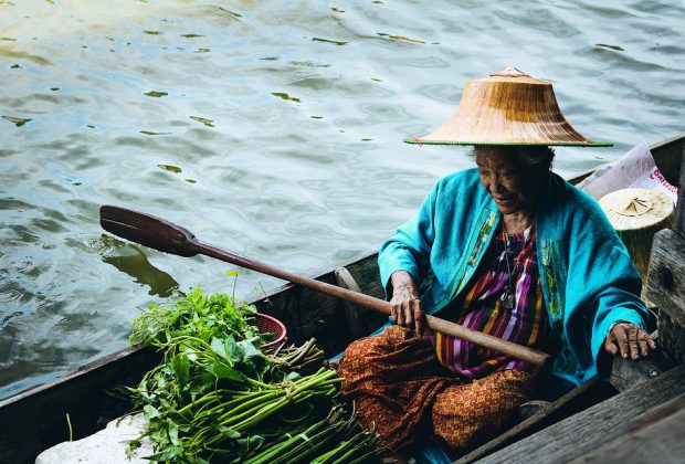 ...พ่อค้าแม่ค้าออนไลน์.... 620x420