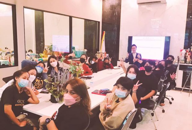 อ.ดร.ต้นรัก ธวัชชัย สุขสีดา ผู้ทรงคุณวุฒิการสื่อสารการตลาดดิจิทัล