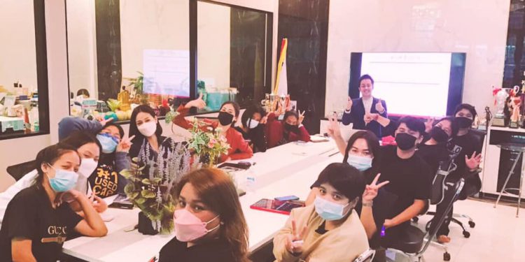 อ.ดร.ต้นรัก ธวัชชัย สุขสีดา ผู้ทรงคุณวุฒิการสื่อสารการตลาดดิจิทัล