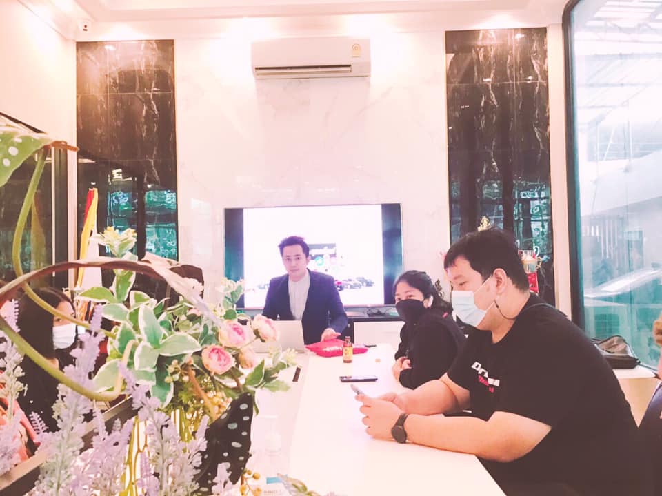 อ.ดร.ต้นรัก ธวัชชัย สุขสีดา ผู้ทรงคุณวุฒิการสื่อสารการตลาดดิจิทัล