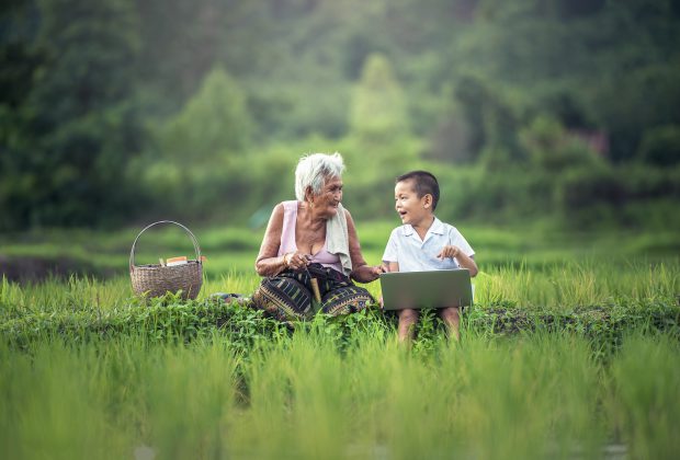 “อีคอมเมิร์ช” พลิกวิกฤต ชุมชนไทยสู่ชุมชนอัจฉริยะออนไลน์ 620x420