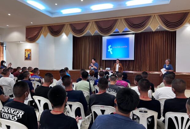 อ.ดร.ต้นรัก ธวัชชัย สุขสีดา วิทยากรให้ความรู้ด้านการตลาดออนไลน์