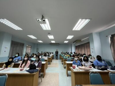 อ.ดร.ต้นรัก ธวัชชัย สุขสีดา ผู้ทรงคุณวุฒิการตลาดออนไลน์ กระทรวงอุตสาหกรรม