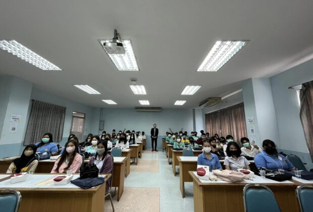 อ.ดร.ต้นรัก ธวัชชัย สุขสีดา ผู้ทรงคุณวุฒิการตลาดออนไลน์ กระทรวงอุตสาหกรรม