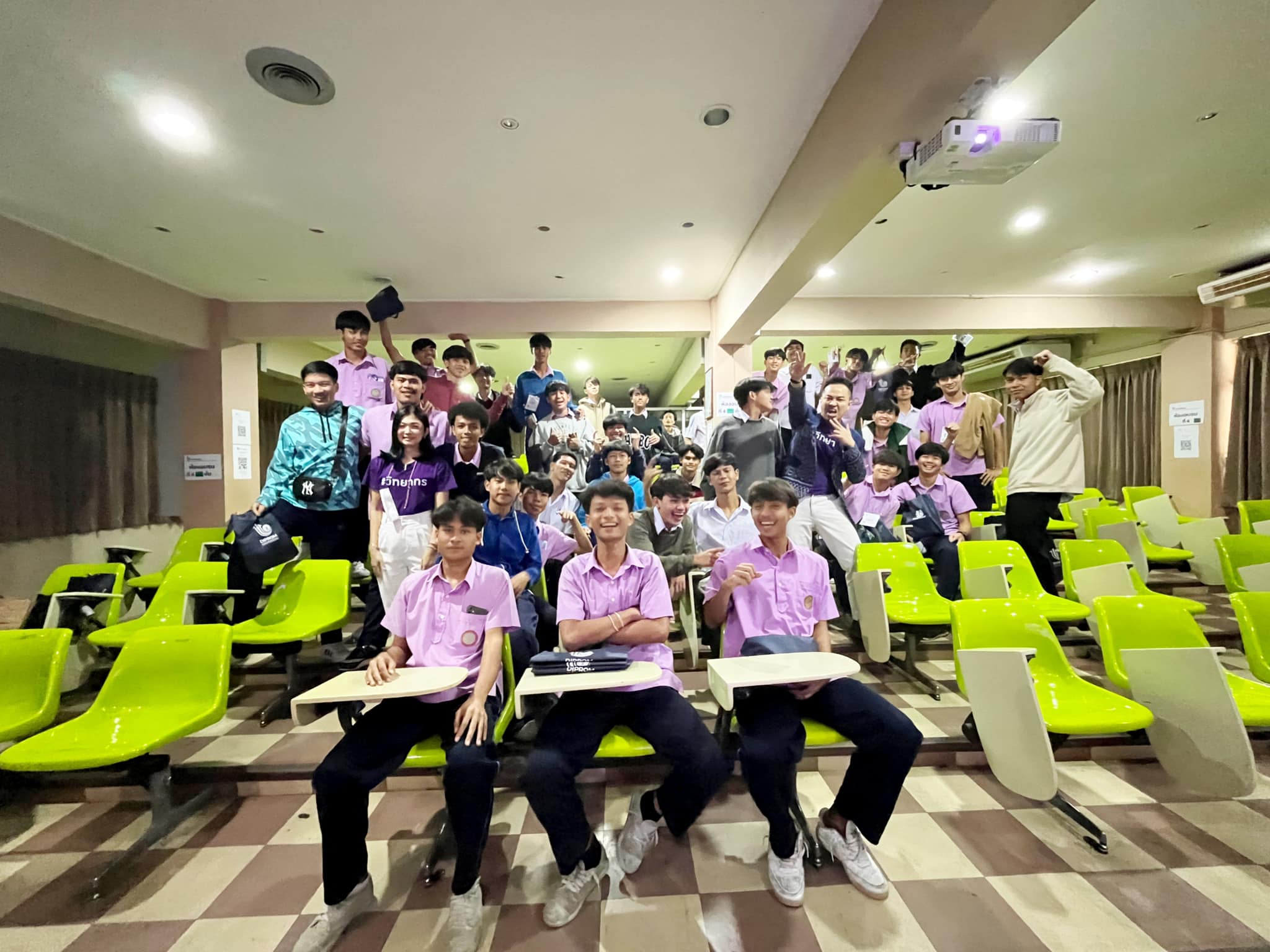 อ.ดร.ต้นรัก ธวัชชัย สุขสีดา วิทยากรและผู้ทรงคุณวุฒติการตลาดออนไลน์ กระทรวงอุตสาหกรรม