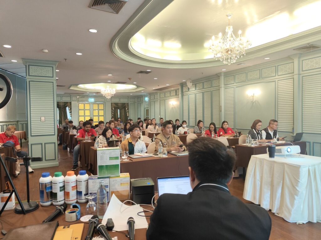 นูตร้าแพลนท์ (ประเทศไทย) จำกัด จัดอบรมเจ้าของธุรกิจร้านเกษตรเคมีภัณฑ์ทั่วประเทศ เรื่อง การใช้งาน AI เพื่อนำเสนอสินค้าทางการเกษตร โดยวิทยากร อาจารย์ดร.ต้นรัก ธวัชชัย สุขสีดา อาจารย์สอนการตลาดออนไลน์ ผู้ทรงคุณวุฒิและผู้เชี่ยวชาญการตลาดออนไลน์ดิจิทัล AI เพื่อนำเสนอสินค้าทางการเกษตร โดยวิทยากร อาจารย์ดร.ต้นรัก ธวัชชัย สุขสีดา 11 1024x768