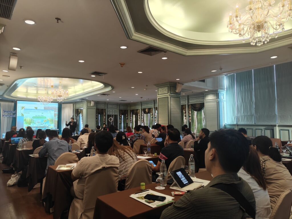 นูตร้าแพลนท์ (ประเทศไทย) จำกัด จัดอบรมเจ้าของธุรกิจร้านเกษตรเคมีภัณฑ์ทั่วประเทศ เรื่อง การใช้งาน AI เพื่อนำเสนอสินค้าทางการเกษตร โดยวิทยากร อาจารย์ดร.ต้นรัก ธวัชชัย สุขสีดา อาจารย์สอนการตลาดออนไลน์ ผู้ทรงคุณวุฒิและผู้เชี่ยวชาญการตลาดออนไลน์ดิจิทัล AI เพื่อนำเสนอสินค้าทางการเกษตร โดยวิทยากร อาจารย์ดร.ต้นรัก ธวัชชัย สุขสีดา 14 1024x768