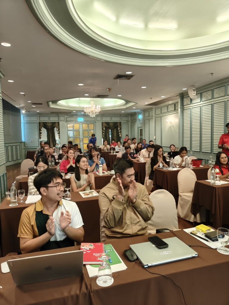 นูตร้าแพลนท์ (ประเทศไทย) จำกัด จัดอบรมเจ้าของธุรกิจร้านเกษตรเคมีภัณฑ์ทั่วประเทศ เรื่อง การใช้งาน AI เพื่อนำเสนอสินค้าทางการเกษตร โดยวิทยากร อาจารย์ดร.ต้นรัก ธวัชชัย สุขสีดา อาจารย์สอนการตลาดออนไลน์ ผู้ทรงคุณวุฒิและผู้เชี่ยวชาญการตลาดออนไลน์ดิจิทัล AI เพื่อนำเสนอสินค้าทางการเกษตร โดยวิทยากร อาจารย์ดร.ต้นรัก ธวัชชัย สุขสีดา 15 768x1024