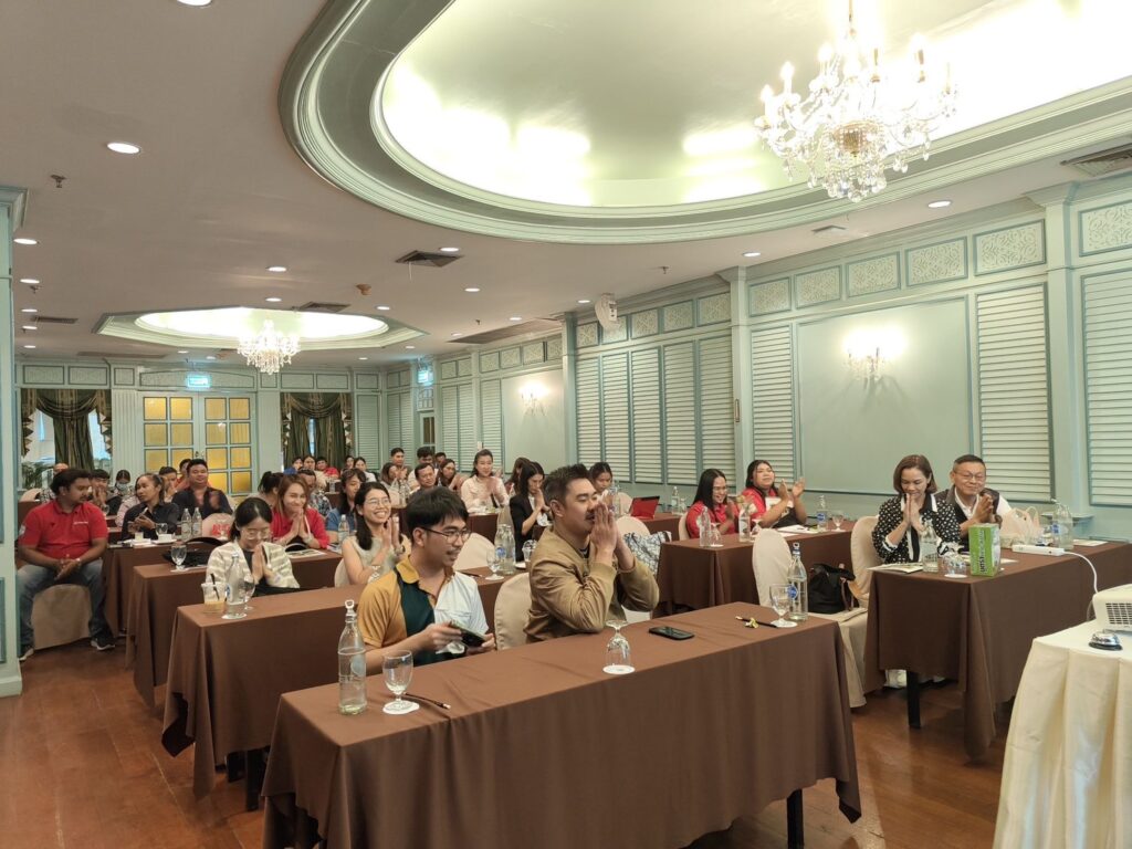 นูตร้าแพลนท์ (ประเทศไทย) จำกัด จัดอบรมเจ้าของธุรกิจร้านเกษตรเคมีภัณฑ์ทั่วประเทศ เรื่อง การใช้งาน AI เพื่อนำเสนอสินค้าทางการเกษตร โดยวิทยากร อาจารย์ดร.ต้นรัก ธวัชชัย สุขสีดา อาจารย์สอนการตลาดออนไลน์ ผู้ทรงคุณวุฒิและผู้เชี่ยวชาญการตลาดออนไลน์ดิจิทัล AI เพื่อนำเสนอสินค้าทางการเกษตร โดยวิทยากร อาจารย์ดร.ต้นรัก ธวัชชัย สุขสีดา 21 1024x768