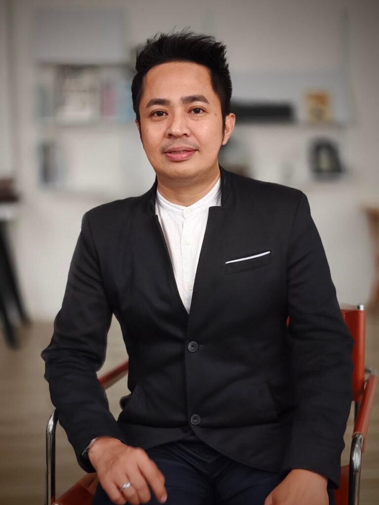 ETV ดำเนินรายการโดย อ.ดร.ต้นรัก ธวัชชัย สุขสีดา 768x1024