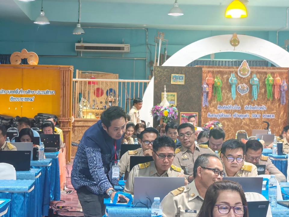 .ดร.ต้นรัก ธวัชชัย วิทยากรผู้ทรงคุณวุฒิด้าน AI 7