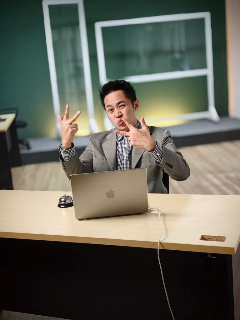 .ดร.ต้นรัก ธวัชชัย สุขสีดา ผู้ทรงคุณวุฒิด้านเทคโนโลยีดิจิทัล 768x1024