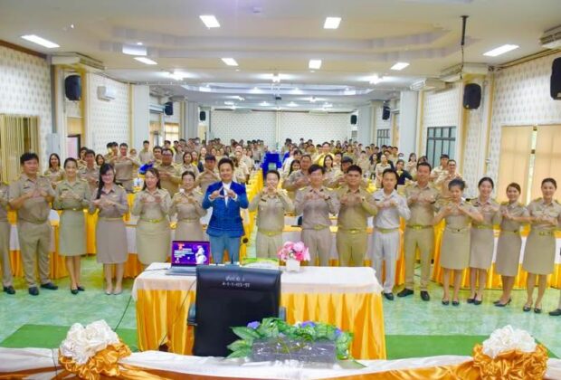 โครงการอบรมพัฒนาทักษะสู่โลกดิจิทัลกับโครงการอบรม "กสทช. พัฒนาทักษะสร้างความรู้ด้าน AI นวัตกรรมการศึกษาสำหรับครูดิจิทัล" โดยวิทยากรผู้ทรงคุณวุฒิด้าน AI ปัญญาประดิษฐ์ อ.ดร.ต้นรัก ธวัชชัย สุขสีดา