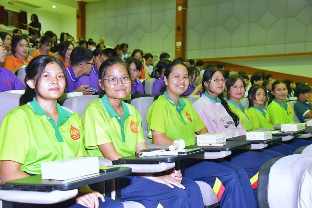 โครงการสัมมนา "Smart PR ปั้นคอนเทนต์ให้ปังด้วยปัญญาประดิษฐ์" จบลงอย่างสวยงาม พร้อมผู้เข้าร่วมล้นหลาม AI วิทยากร อ.ดร.ต้นรัก ธวัชชัย 6 1024x683