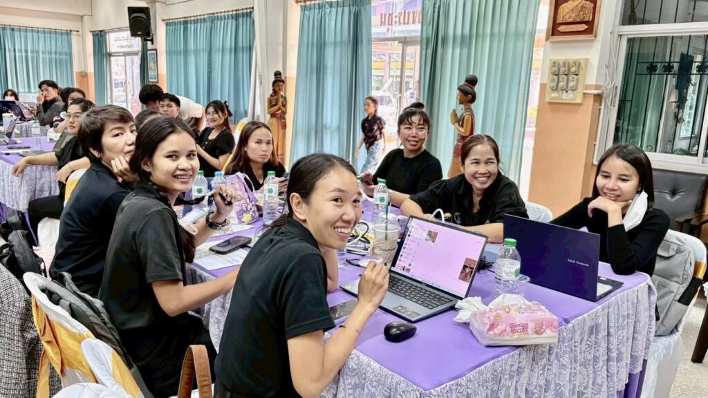 อบรม AI ยกระดับทักษะครูยุคดิจิทัล เสริมแกร่งบุคลากรการศึกษา พร้อมขับเคลื่อนการเรียนรู้ในศตวรรษที่ 21 โดยวิทยากรผู้เชี่ยวชาญด้าน AI อ.ดร.ต้นรัก ธวัชชัย สุขสีดา AI อ.ดร.ต้นรัก ธวัชชัย สุขสีดา 2 1024x576