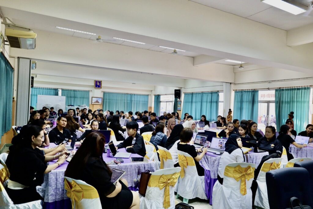 อบรม AI ยกระดับทักษะครูยุคดิจิทัล เสริมแกร่งบุคลากรการศึกษา พร้อมขับเคลื่อนการเรียนรู้ในศตวรรษที่ 21 โดยวิทยากรผู้เชี่ยวชาญด้าน AI อ.ดร.ต้นรัก ธวัชชัย สุขสีดา AI อ.ดร.ต้นรัก ธวัชชัย สุขสีดา 4 1024x683