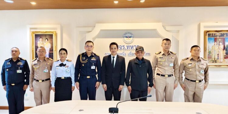 กองทัพไทยก้าวสู่ยุคดิจิทัลเต็มตัว คณะนายทหารชุดตรวจให้คำปรึกษาเชิงลึกด้านการประยุกต์ใช้ AI และให้การบรรยายโดย อ.ดร.ต้นรัก ธวัชชัย สุขสีดา ผู้เชี่ยวชาญด้าน AI หน่วยงานของรัฐ เพื่อยกระดับประสิทธิภาพและความมั่นคงของข้อมูล กองทัพไทยก้าวสู่ยุคดิจิทัลเต็มตัว คณะนายทหารชุดตรวจให้คำปรึกษาเชิงลึกด้านการประยุกต์ใช้ AI และให้การบรรยายโดย อ.ดร.ต้นรัก ธวัชชัย สุขสีดา ผู้เชี่ยวชาญด้าน AI หน่วยงานของรัฐ เพื่อยกระดับประสิทธิภาพและความมั่นคงของข้อมูล