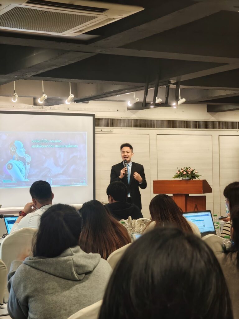 กรมอนามัย จับมือ อ.ดร.ต้นรัก เชิญวิทยากรผู้เชี่ยวชาญด้าน AI เพื่อใช้บริหารงานองค์กรอย่างมีประสิทธิภาพ ยกระดับบุคลากรส่งเสริมสุขภาพผู้สูงอายุไทย สู่ยุคดิจิทัลด้วยพลัง AI สำนักงานอนามัยผู้สูงอายุ กระทรวงสาธารณสุข AI อบรมข้าราชการหน่วยงานรัฐ อ.ดร.ต้นรัก ธวัชชัย สุขสีดา 10 768x1024