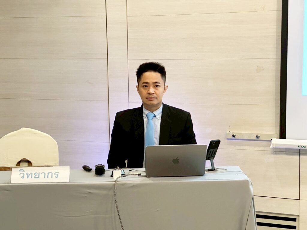 กรมอนามัย จับมือ อ.ดร.ต้นรัก เชิญวิทยากรผู้เชี่ยวชาญด้าน AI เพื่อใช้บริหารงานองค์กรอย่างมีประสิทธิภาพ ยกระดับบุคลากรส่งเสริมสุขภาพผู้สูงอายุไทย สู่ยุคดิจิทัลด้วยพลัง AI สำนักงานอนามัยผู้สูงอายุ กระทรวงสาธารณสุข AI อบรมข้าราชการหน่วยงานรัฐ อ.ดร.ต้นรัก ธวัชชัย สุขสีดา 1024x767