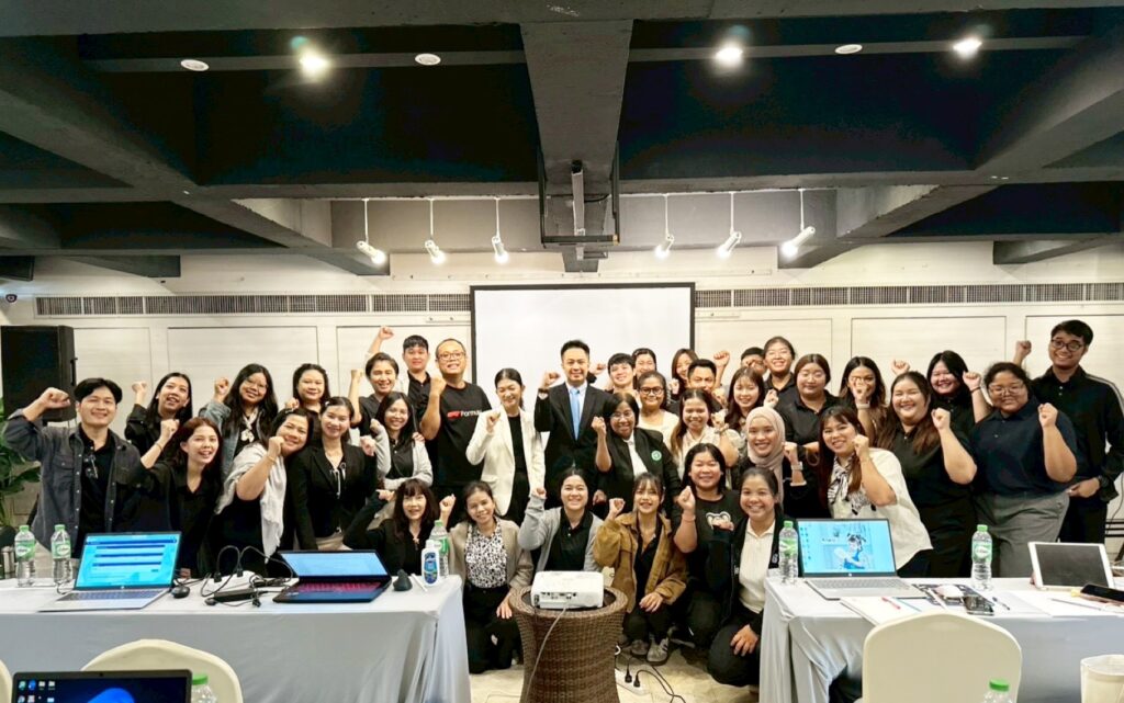 กรมอนามัย จับมือ อ.ดร.ต้นรัก เชิญวิทยากรผู้เชี่ยวชาญด้าน AI เพื่อใช้บริหารงานองค์กรอย่างมีประสิทธิภาพ ยกระดับบุคลากรส่งเสริมสุขภาพผู้สูงอายุไทย สู่ยุคดิจิทัลด้วยพลัง AI สำนักงานอนามัยผู้สูงอายุ กระทรวงสาธารณสุข AI อบรมข้าราชการหน่วยงานรัฐ อ.ดร.ต้นรัก ธวัชชัย สุขสีดา 2 1024x641