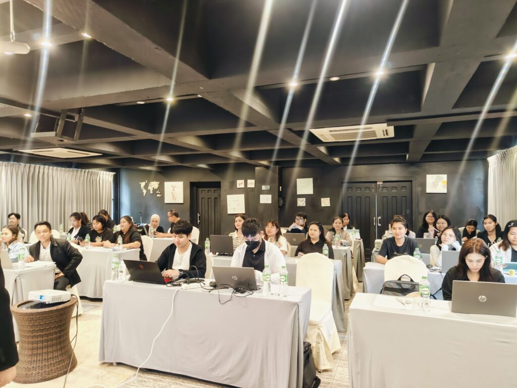 กรมอนามัย จับมือ อ.ดร.ต้นรัก เชิญวิทยากรผู้เชี่ยวชาญด้าน AI เพื่อใช้บริหารงานองค์กรอย่างมีประสิทธิภาพ ยกระดับบุคลากรส่งเสริมสุขภาพผู้สูงอายุไทย สู่ยุคดิจิทัลด้วยพลัง AI สำนักงานอนามัยผู้สูงอายุ กระทรวงสาธารณสุข AI อบรมข้าราชการหน่วยงานรัฐ อ.ดร.ต้นรัก ธวัชชัย สุขสีดา 5 1024x768