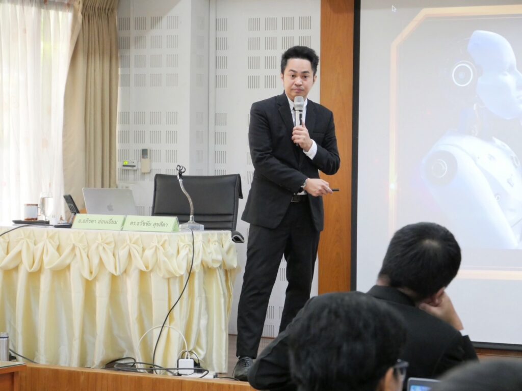 วิทยากรอบรมการใช้เทคโนโลยีดิจิ AI และการวิจัยเพื่อการบริหารสถานศึกษา เสริมแกร่งผู้นำอาชีวะยุคใหม่ ด้วยเทคโนโลยีดิจิทัลและกระบวนการวิจัย อ.ดร.ต้นรัก ธวัชชัย สุขสีดา AI อ.ดร.ต้นรัก ธวัชชัย สุขสีดา 11 1024x768