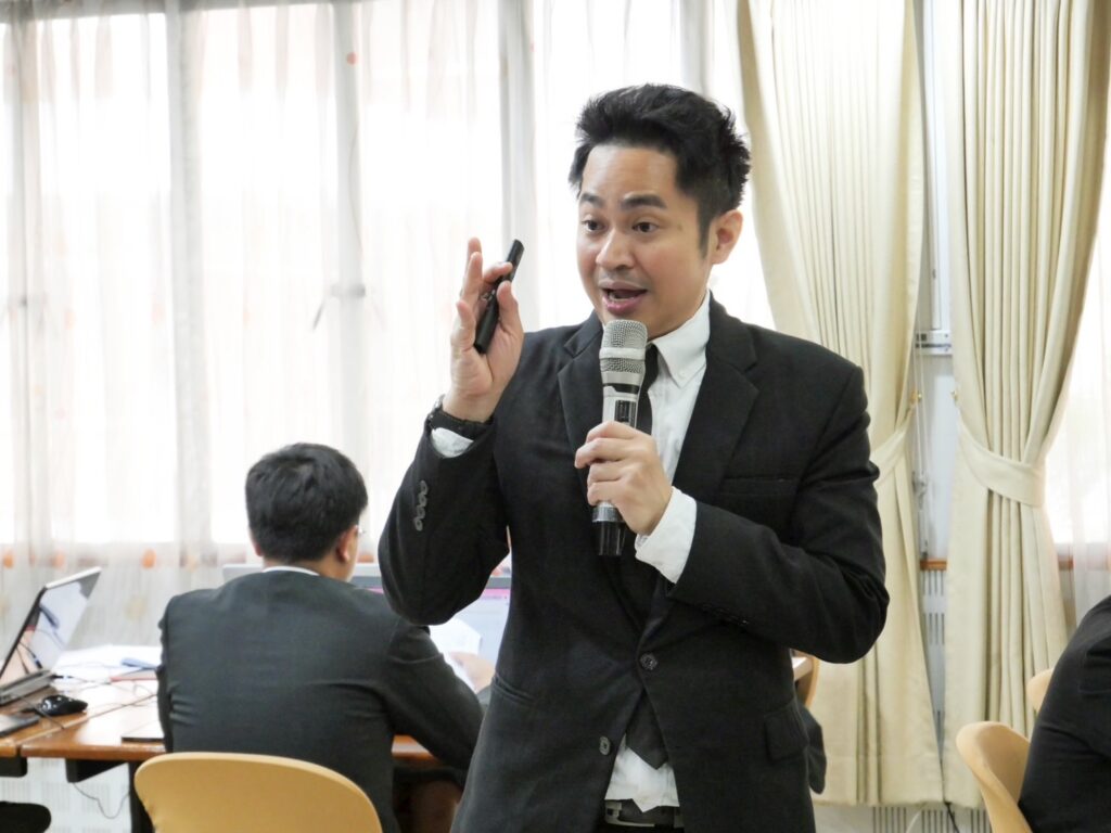 วิทยากรอบรมการใช้เทคโนโลยีดิจิ AI และการวิจัยเพื่อการบริหารสถานศึกษา เสริมแกร่งผู้นำอาชีวะยุคใหม่ ด้วยเทคโนโลยีดิจิทัลและกระบวนการวิจัย อ.ดร.ต้นรัก ธวัชชัย สุขสีดา AI อ.ดร.ต้นรัก ธวัชชัย สุขสีดา 21 1024x768