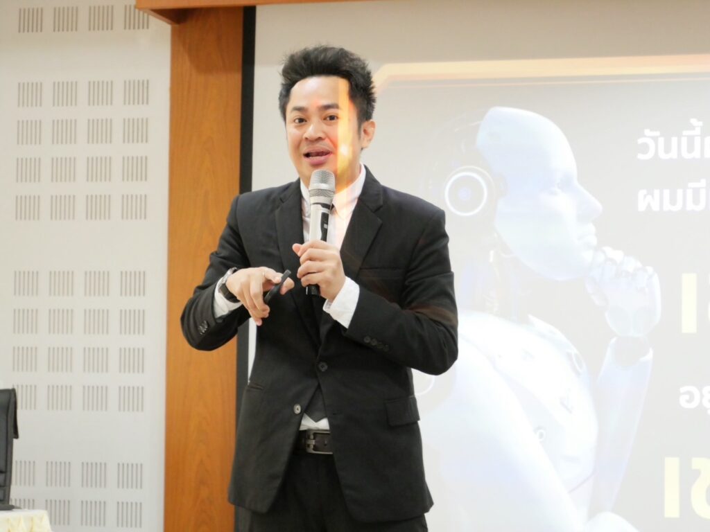 วิทยากรอบรมการใช้เทคโนโลยีดิจิ AI และการวิจัยเพื่อการบริหารสถานศึกษา เสริมแกร่งผู้นำอาชีวะยุคใหม่ ด้วยเทคโนโลยีดิจิทัลและกระบวนการวิจัย อ.ดร.ต้นรัก ธวัชชัย สุขสีดา AI อ.ดร.ต้นรัก ธวัชชัย สุขสีดา 9 1024x768