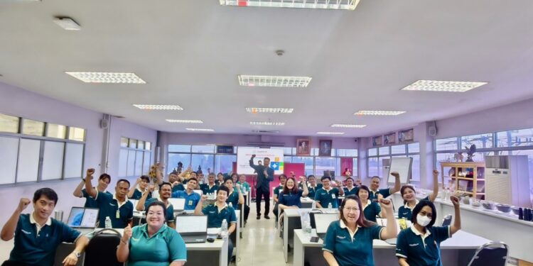 วิทยากรพนักงานเพิ่มทักษะดิจิทัลด้าาน ai อ.ดร.ต้นรัก ทีมพลาสเคมีคอล 11