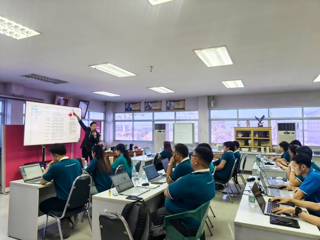 วิทยากรพนักงานเพิ่มทักษะดิจิทัลด้าาน ai อ.ดร.ต้นรัก ทีมพลาสเคมีคอล 12