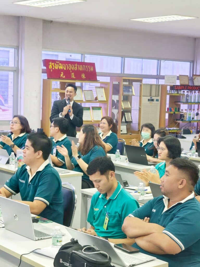 วิทยากรพนักงานเพิ่มทักษะดิจิทัลด้าาน ai อ.ดร.ต้นรัก ทีมพลาสเคมีคอล 18