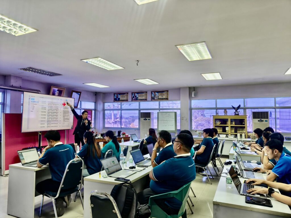 วิทยากรพนักงานเพิ่มทักษะดิจิทัลด้าาน ai อ.ดร.ต้นรัก ทีมพลาสเคมีคอล 9