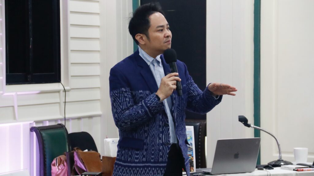 สอนการตลาด AI และการทำการตลาดไลน์สด Live สดให้ปัง ผู้ประกอบการสินค้า GI ไทย โดยวิทยากร อ.ดร.ต้นรัก ธวัชชัย สุขสีดา กรมทรัพย์สินทางปัญญา วิทยากรผู้ประกอบการสินค้า gi ไทย กรมทรัพย์สินทางปัญญา อ.ดร.ต้นรัก ธวัชชัย สุขสีดา