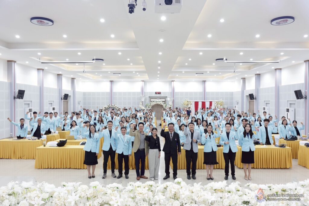 ยกระดับทักษะ AI นวัตกรรมการสอนสำหรับครู โรงเรียนศรีราชาสู่ SMART TEACHER พลิกโฉมห้องเรียนด้วยพลัง AI นวัตกรรมสื่อการสอนแห่งอนาคต โดยวิทยากร อ.ดร.ต้นรัก ธวัชชัย สุขสีดา วิทยากร Google Certified Educator ได้การรับรองความเชี่ยวชาญในการใช้ Google AI เพื่อยกระดับการศึกษา วิทยากรอ.ดร.ต้นรัก ธวัชชัย สุขสีดา ผู้เชี่ยวชาญด้าน ai เพื่อการศึกษาและสื่อดิจิทัล