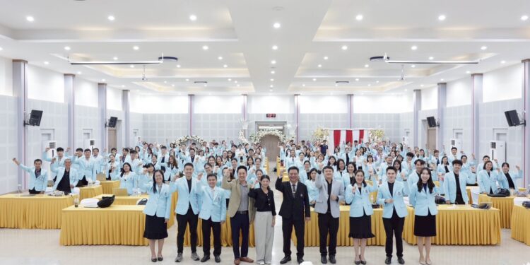 ยกระดับทักษะ AI นวัตกรรมการสอนสำหรับครู โรงเรียนศรีราชาสู่ SMART TEACHER พลิกโฉมห้องเรียนด้วยพลัง AI นวัตกรรมสื่อการสอนแห่งอนาคต โดยวิทยากร อ.ดร.ต้นรัก ธวัชชัย สุขสีดา วิทยากร Google Certified Educator ได้การรับรองความเชี่ยวชาญในการใช้ Google AI เพื่อยกระดับการศึกษา วิทยากรอ.ดร.ต้นรัก ธวัชชัย สุขสีดา ผู้เชี่ยวชาญด้าน ai เพื่อการศึกษาและสื่อดิจิทัล