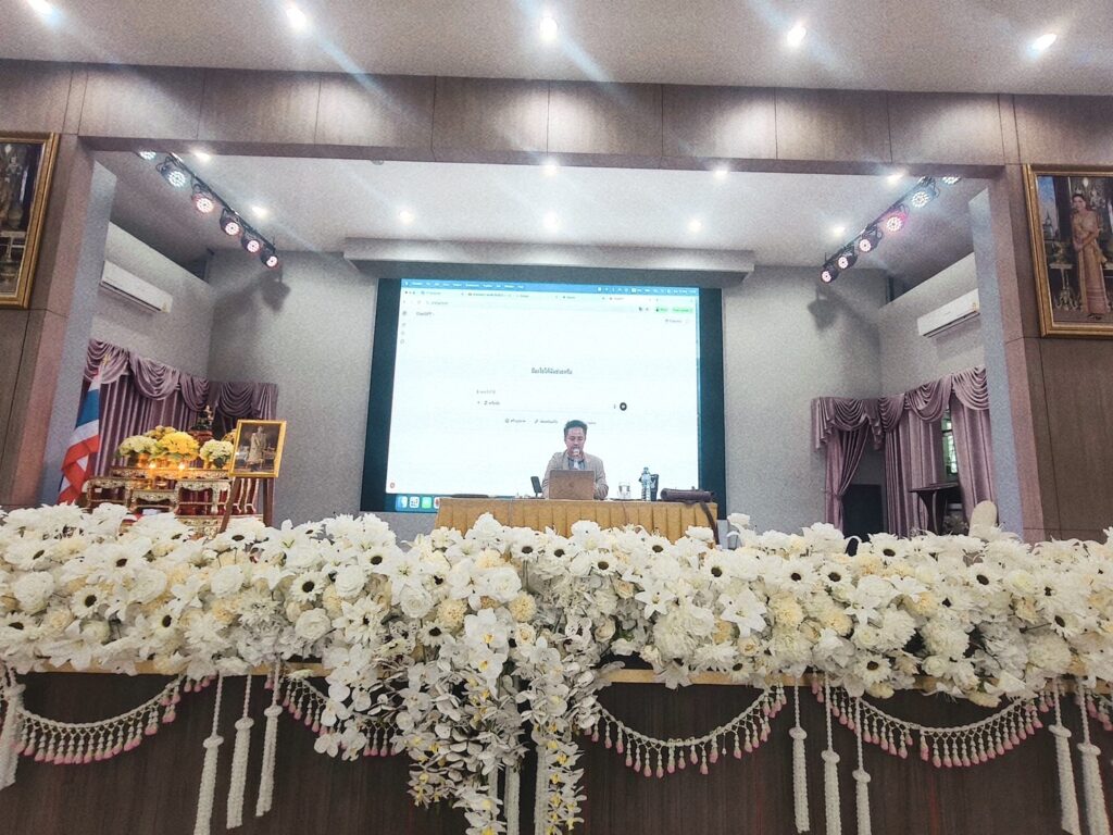 ยกระดับทักษะ AI นวัตกรรมการสอนสำหรับครู โรงเรียนศรีราชาสู่ SMART TEACHER พลิกโฉมห้องเรียนด้วยพลัง AI นวัตกรรมสื่อการสอนแห่งอนาคต โดยวิทยากร อ.ดร.ต้นรัก ธวัชชัย สุขสีดา วิทยากร Google Certified Educator ได้การรับรองความเชี่ยวชาญในการใช้ Google AI เพื่อยกระดับการศึกษา วิทยากรอ.ดร.ต้นรัก ธวัชชัย สุขสีดา ผู้เชี่ยวชาญด้าน ai เพื่อการศึกษาและสื่อดิจิทัล 1