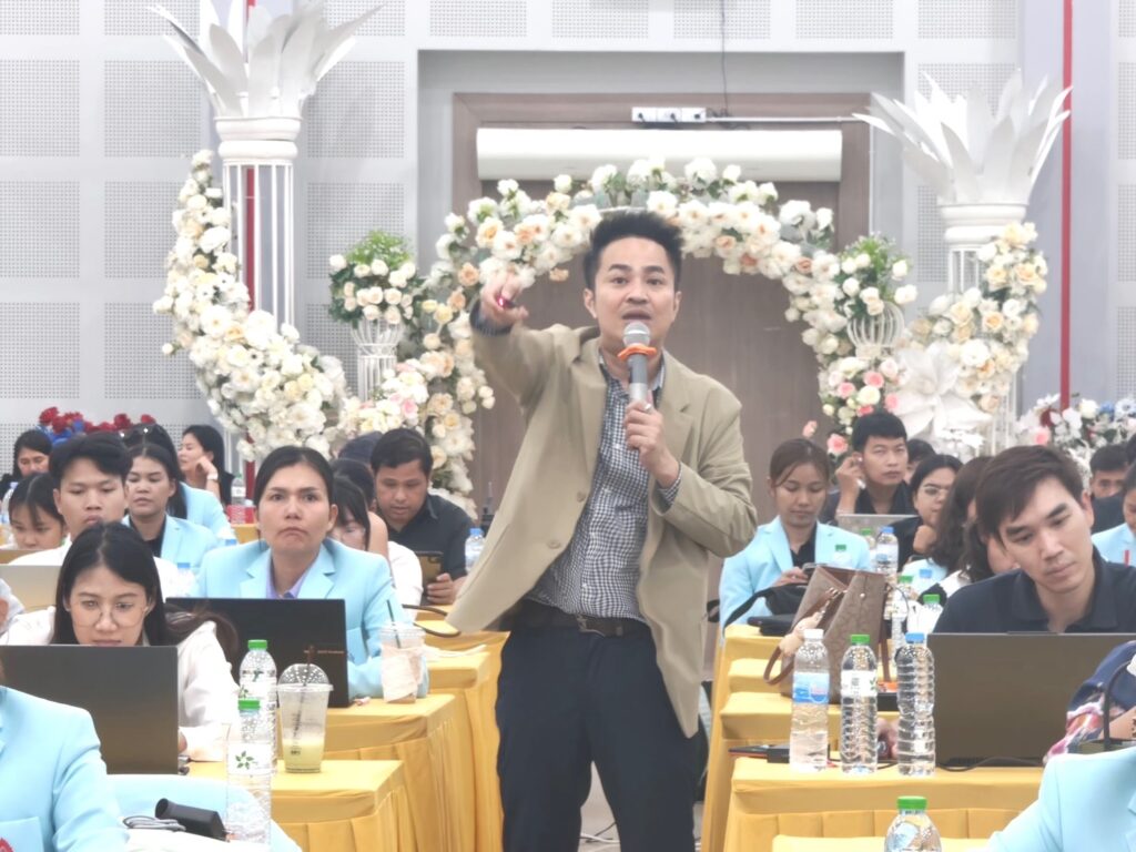 ยกระดับทักษะ AI นวัตกรรมการสอนสำหรับครู โรงเรียนศรีราชาสู่ SMART TEACHER พลิกโฉมห้องเรียนด้วยพลัง AI นวัตกรรมสื่อการสอนแห่งอนาคต โดยวิทยากร อ.ดร.ต้นรัก ธวัชชัย สุขสีดา วิทยากร Google Certified Educator ได้การรับรองความเชี่ยวชาญในการใช้ Google AI เพื่อยกระดับการศึกษา วิทยากรอ.ดร.ต้นรัก ธวัชชัย สุขสีดา ผู้เชี่ยวชาญด้าน ai เพื่อการศึกษาและสื่อดิจิทัล 11