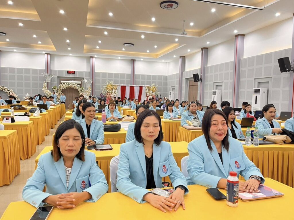 ยกระดับทักษะ AI นวัตกรรมการสอนสำหรับครู โรงเรียนศรีราชาสู่ SMART TEACHER พลิกโฉมห้องเรียนด้วยพลัง AI นวัตกรรมสื่อการสอนแห่งอนาคต โดยวิทยากร อ.ดร.ต้นรัก ธวัชชัย สุขสีดา วิทยากร Google Certified Educator ได้การรับรองความเชี่ยวชาญในการใช้ Google AI เพื่อยกระดับการศึกษา วิทยากรอ.ดร.ต้นรัก ธวัชชัย สุขสีดา ผู้เชี่ยวชาญด้าน ai เพื่อการศึกษาและสื่อดิจิทัล 14