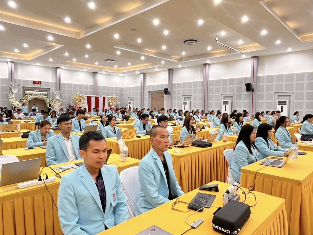 ยกระดับทักษะ AI นวัตกรรมการสอนสำหรับครู โรงเรียนศรีราชาสู่ SMART TEACHER พลิกโฉมห้องเรียนด้วยพลัง AI นวัตกรรมสื่อการสอนแห่งอนาคต โดยวิทยากร อ.ดร.ต้นรัก ธวัชชัย สุขสีดา วิทยากร Google Certified Educator ได้การรับรองความเชี่ยวชาญในการใช้ Google AI เพื่อยกระดับการศึกษา วิทยากรอ.ดร.ต้นรัก ธวัชชัย สุขสีดา ผู้เชี่ยวชาญด้าน ai เพื่อการศึกษาและสื่อดิจิทัล 15