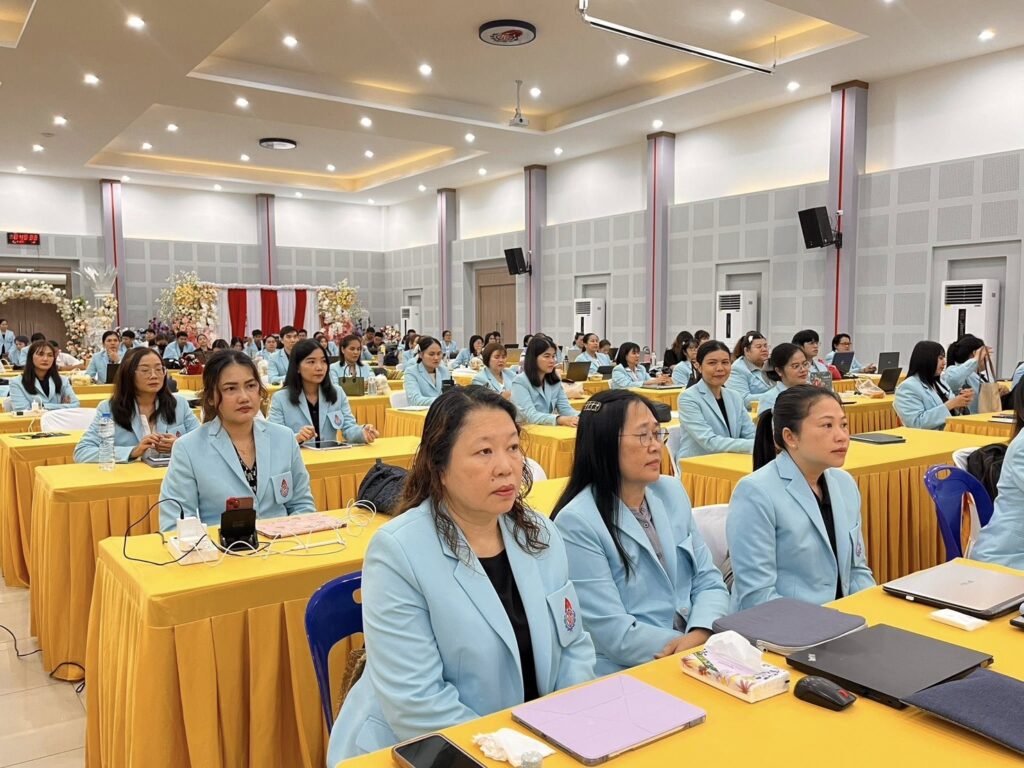 ยกระดับทักษะ AI นวัตกรรมการสอนสำหรับครู โรงเรียนศรีราชาสู่ SMART TEACHER พลิกโฉมห้องเรียนด้วยพลัง AI นวัตกรรมสื่อการสอนแห่งอนาคต โดยวิทยากร อ.ดร.ต้นรัก ธวัชชัย สุขสีดา วิทยากร Google Certified Educator ได้การรับรองความเชี่ยวชาญในการใช้ Google AI เพื่อยกระดับการศึกษา วิทยากรอ.ดร.ต้นรัก ธวัชชัย สุขสีดา ผู้เชี่ยวชาญด้าน ai เพื่อการศึกษาและสื่อดิจิทัล 16
