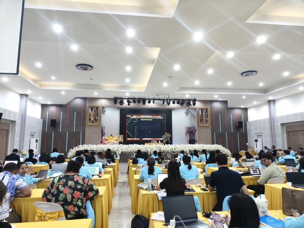 ยกระดับทักษะ AI นวัตกรรมการสอนสำหรับครู โรงเรียนศรีราชาสู่ SMART TEACHER พลิกโฉมห้องเรียนด้วยพลัง AI นวัตกรรมสื่อการสอนแห่งอนาคต โดยวิทยากร อ.ดร.ต้นรัก ธวัชชัย สุขสีดา วิทยากร Google Certified Educator ได้การรับรองความเชี่ยวชาญในการใช้ Google AI เพื่อยกระดับการศึกษา วิทยากรอ.ดร.ต้นรัก ธวัชชัย สุขสีดา ผู้เชี่ยวชาญด้าน ai เพื่อการศึกษาและสื่อดิจิทัล 21