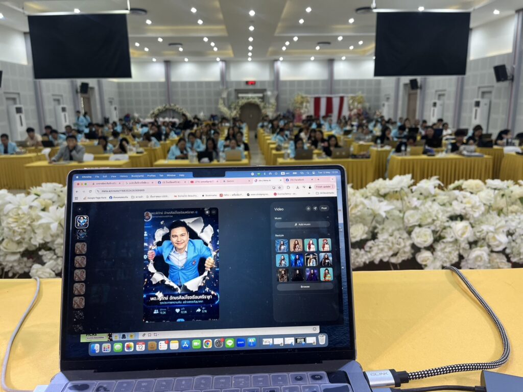 ยกระดับทักษะ AI นวัตกรรมการสอนสำหรับครู โรงเรียนศรีราชาสู่ SMART TEACHER พลิกโฉมห้องเรียนด้วยพลัง AI นวัตกรรมสื่อการสอนแห่งอนาคต โดยวิทยากร อ.ดร.ต้นรัก ธวัชชัย สุขสีดา วิทยากร Google Certified Educator ได้การรับรองความเชี่ยวชาญในการใช้ Google AI เพื่อยกระดับการศึกษา วิทยากรอ.ดร.ต้นรัก ธวัชชัย สุขสีดา ผู้เชี่ยวชาญด้าน ai เพื่อการศึกษาและสื่อดิจิทัล 24