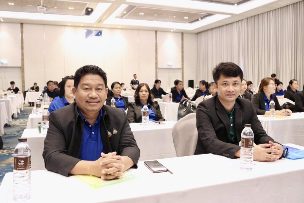 อ.ดร.ต้นรัก วิทยากรอบรมหน่วยงานเทศบาลรัฐเรื่องพัฒนาทักษะราชการ 10