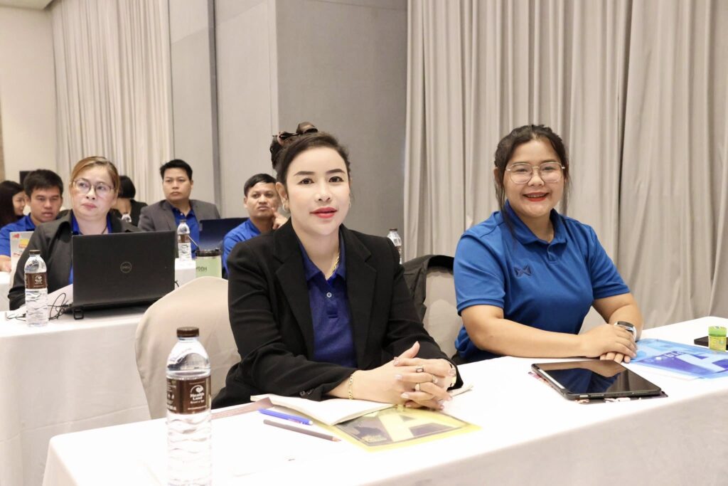อ.ดร.ต้นรัก วิทยากรอบรมหน่วยงานเทศบาลรัฐเรื่องพัฒนาทักษะราชการ 15