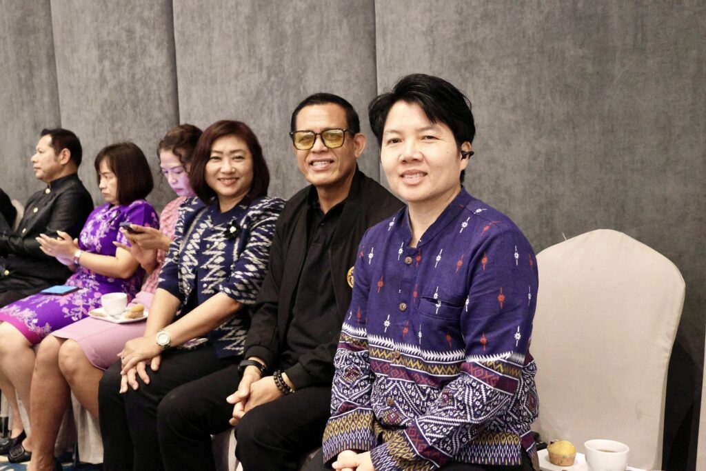 อ.ดร.ต้นรัก วิทยากรอบรมหน่วยงานเทศบาลรัฐเรื่องพัฒนาทักษะราชการ 17