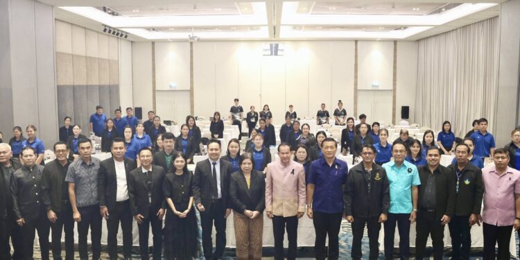 อ.ดร.ต้นรัก วิทยากรอบรมหน่วยงานเทศบาลรัฐเรื่องพัฒนาทักษะราชการ 20