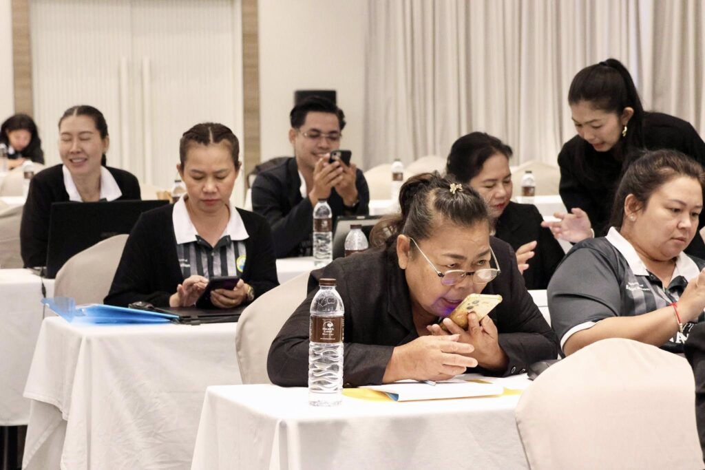 อ.ดร.ต้นรัก วิทยากรอบรมหน่วยงานเทศบาลรัฐเรื่องพัฒนาทักษะราชการ 3