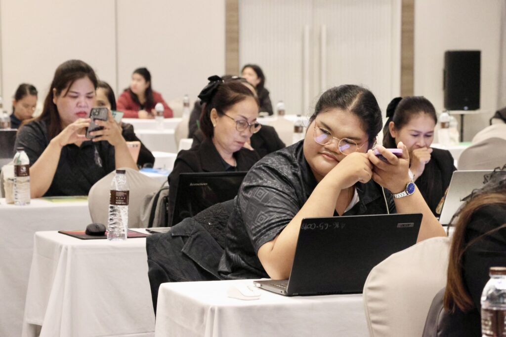 อ.ดร.ต้นรัก วิทยากรอบรมหน่วยงานเทศบาลรัฐเรื่องพัฒนาทักษะราชการ 33