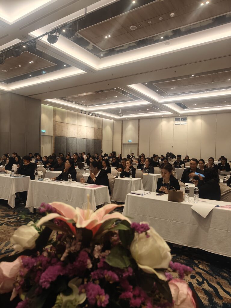 อ.ดร.ต้นรัก วิทยากรอบรมหน่วยงานเทศบาลรัฐเรื่องพัฒนาทักษะราชการ 39