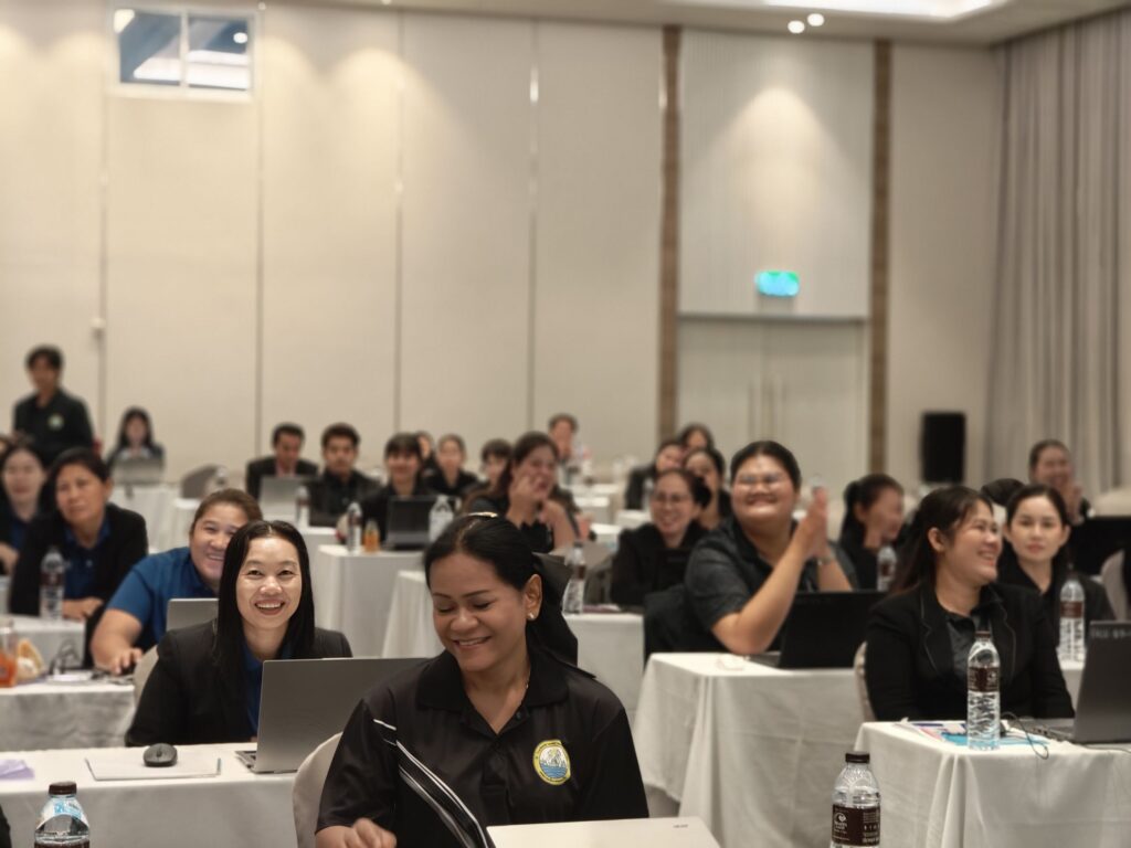 อ.ดร.ต้นรัก วิทยากรอบรมหน่วยงานเทศบาลรัฐเรื่องพัฒนาทักษะราชการ 86